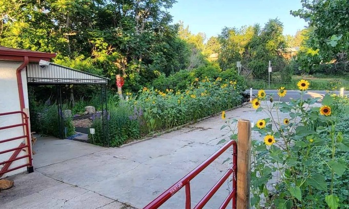 Sheridan House | Goat Hill Orchard - Family & Pet Friendly ; Level 2 EV Charging Outlet BYOCC