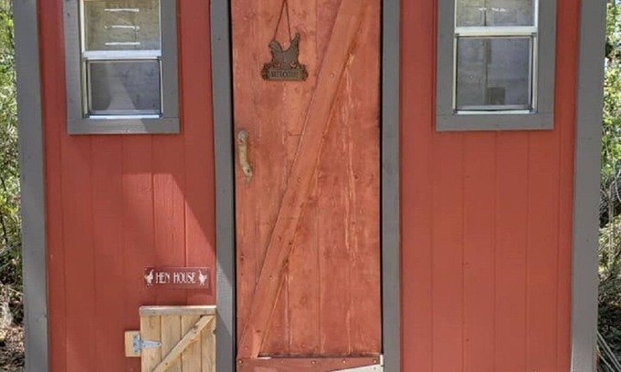 Telogia Cabin | Goat House Farm Stay Little Coop