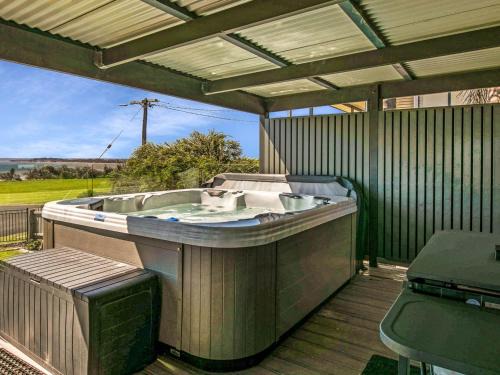 Coronet Bay House | Gokus Shack Rural and water views with a spa