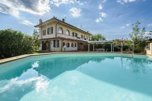 Lido di Camaiore House | GOLDEN LUXE - Villa Pool by the Sea