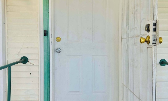 Silver Springs House | Golden Oak House 3Bedrooms|2bathrooms|16Sleeps