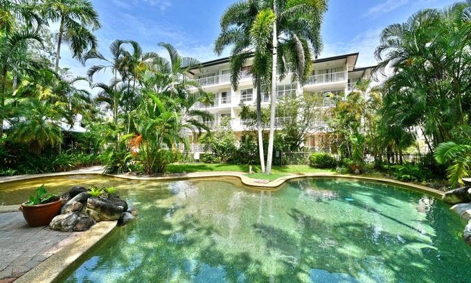 Yorkeys Knob Apartment | Golden Sands Beachfront Apartment Resort