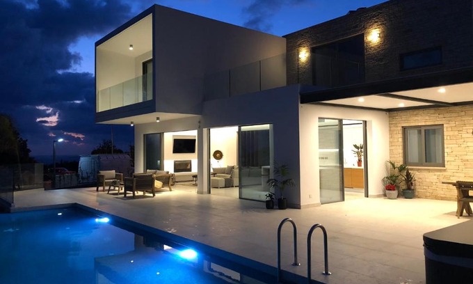 Peyia Town Villa | Golden Shore
