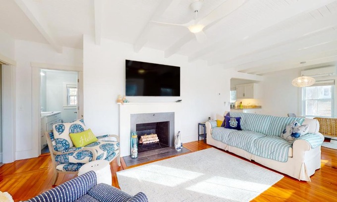 Buzzards Bay House | Golden Slumbers