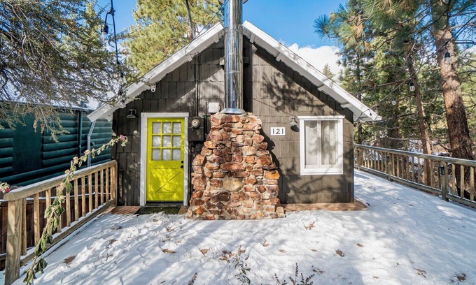 Big Bear City Cabin | Golden View Cabin in gorgeous Big Bear with WiFi