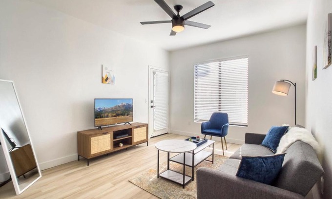 Kierland Apartment | Golf Lover's CozySuites Kierland Commons