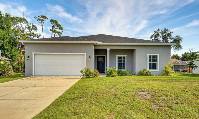 Port Charlotte House | Golf, Shop & Beach-Hop: Port Charlotte Gem w/Yard