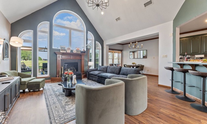 Lakeview Jefferson County House | Golf-Side Luxe Escape Sleeps 13 Hot Tub & Theater