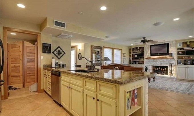 Lakeway Condo | Golfers Hole in One - on the golf course in Lakeway Austin Tx