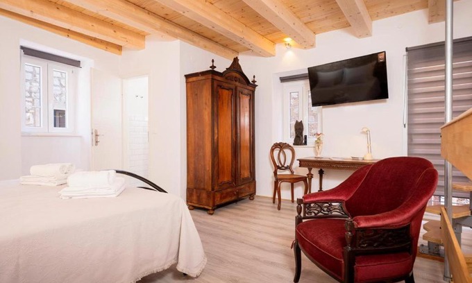Stari Grad House | Golubica
