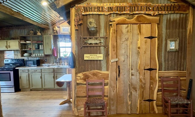 Voca Cabin | Gone Fishin' | Fun & Unique Cabin Close to Castell