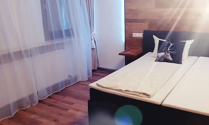 Lampoldshausen Hotel | Good access to the motorway, central location, quiet rooms, large beer garden,