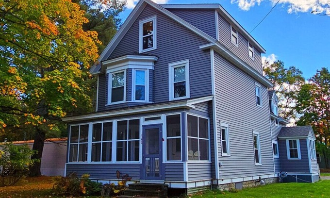 Greenville Junction House | Good Vibes Lodge - Moosehead Lake