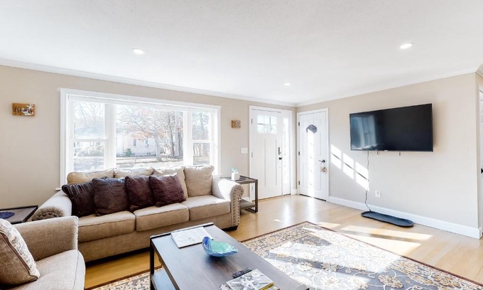 Hyannis House | Good Vibes on the Tides