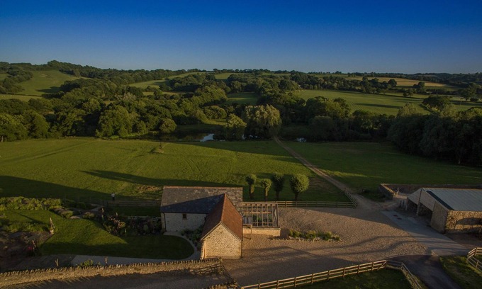 North Perrott Cottage | Goose Run Cottage is hidden away on a beautiful 70-acre private family estate.