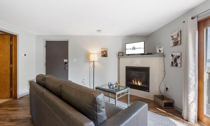 Big Cedars House | Goose's Gander Suite