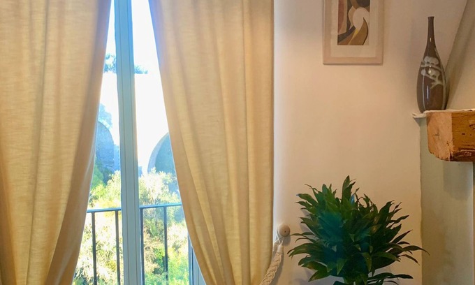 Montolieu House | Gorge nesting box