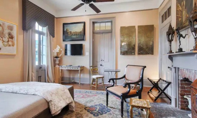 Garden District Apartment | Gorgeous 1 Bed/1 Bath Just Steps to Magazine St and Garden District!