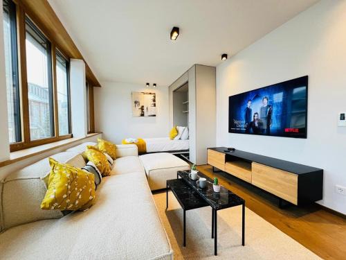 Belair Apartment | Gorgeous 1 bedroom flat with balcony&parking