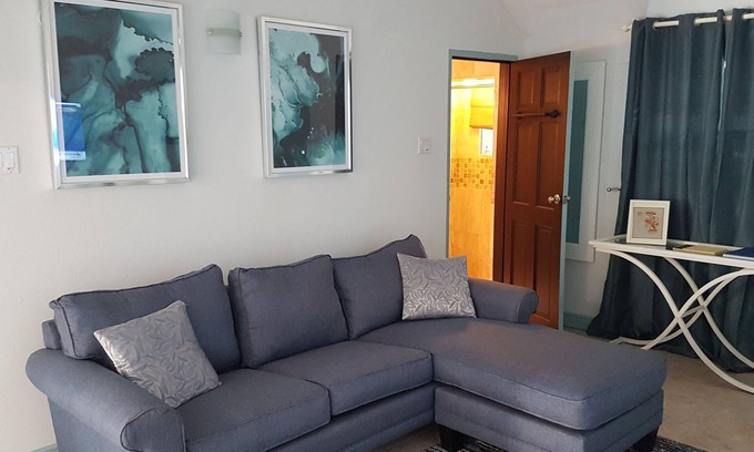 Halcyon Heights Villa | Gorgeous 2 bdr Fully AC Villa near Beaches in heart of Holetown Barbados