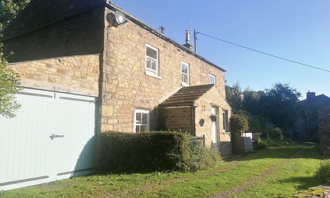 Fremington House | Gorgeous 3 bed cottage overlooking the Valley. Sleeps 5 people & 2 dogs, w/Wifi, gas central heating