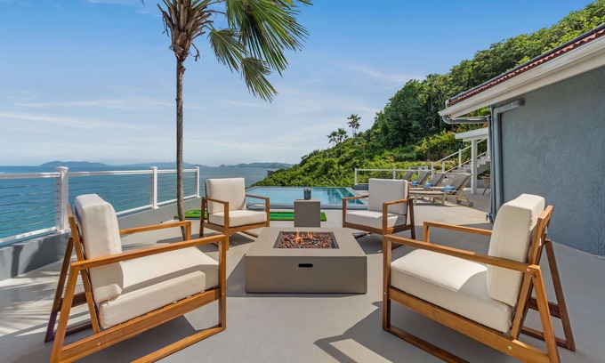 Peterborg Villa | Gorgeous 5-BDRM Villa Maxine- Located on Famous Peterborg- Pool- Oceanside