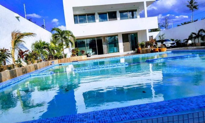 Alfredo V. Bonfil House | Gorgeous 7 Bedroom Oasis