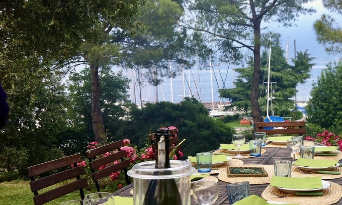 Villavetro Villa | Gorgeous 9-seater villa, perfect for families with large garden by the lake