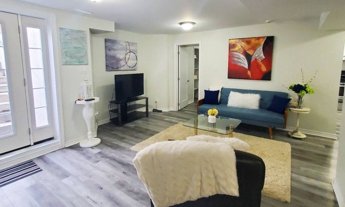 Ajax Apartment | Gorgeous Ajax Stay