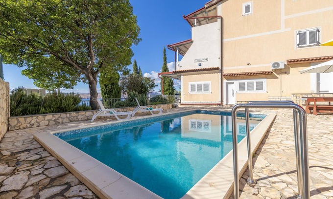 Stinica Apartment | Gorgeous apartment in Stinica with WiFi
