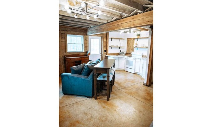 Granville House | Gorgeous Carriage House!