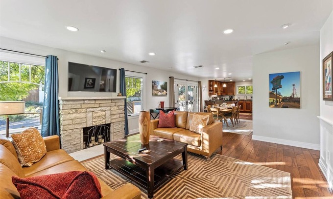 Zilker House | Gorgeous Corner 4 BR Home - Location -Gay Friendly