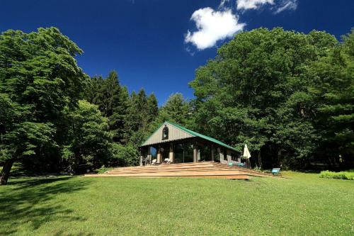 Spring Mills House | Gorgeous Cottage for Two, Overlooking Pond on 20 acres, Glamping in Pennsylvania
