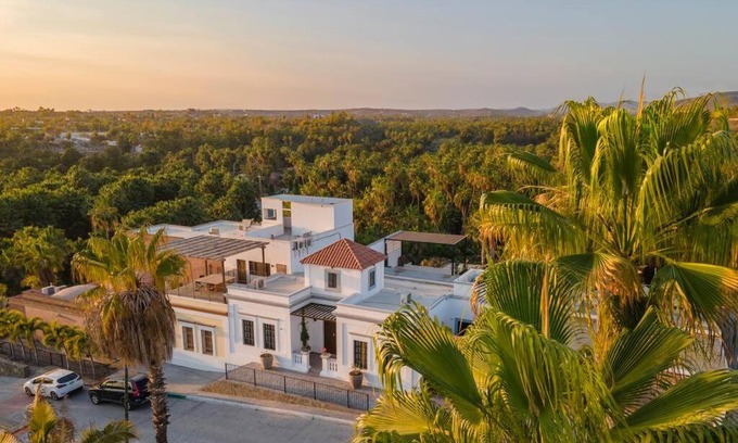 Todos Santos House | Gorgeous Downtown 4BR House with Jacuzzi & Firepit