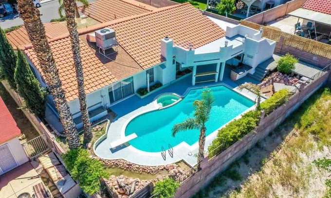 Las Vegas House | Gorgeous Escape with a Pool in Fabulous Las Vegas