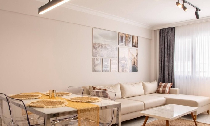 Alsancak Apartment | Gorgeous Flat with Balcony in Izmir Konak