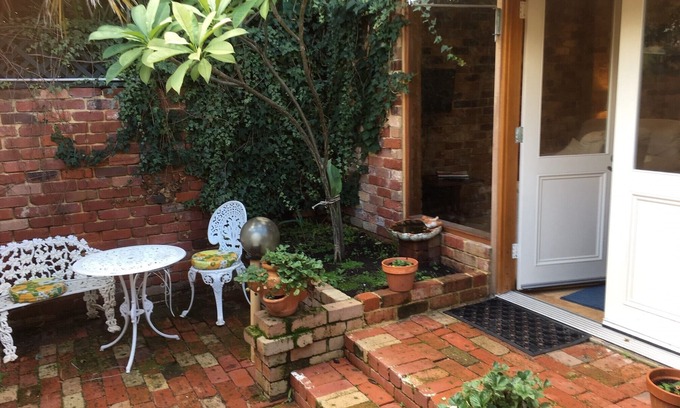 Subiaco Apartment | Gorgeous garden studio 2 mins from the heart of Subiaco