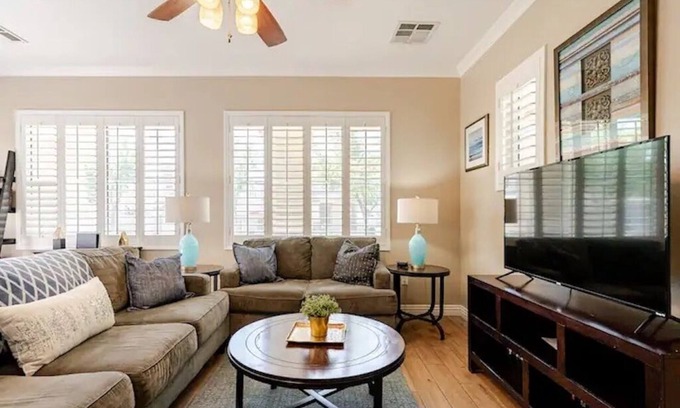 The Gardens House | Gorgeous Gilbert Getaway/3 Bedroom 2+ Bath Home/2 car garage/Sleeps 10