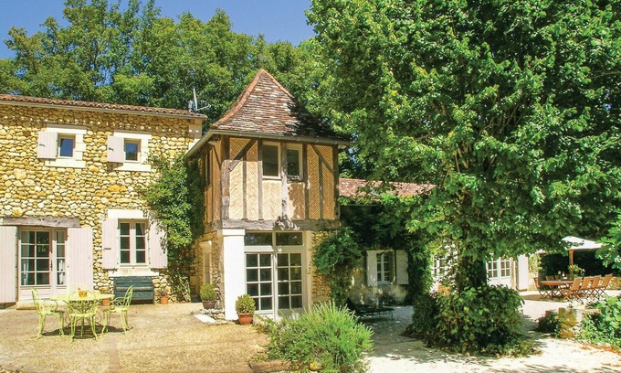 Saint-Martin-des-Combes House | Gorgeous home in St. Martin des Combes
