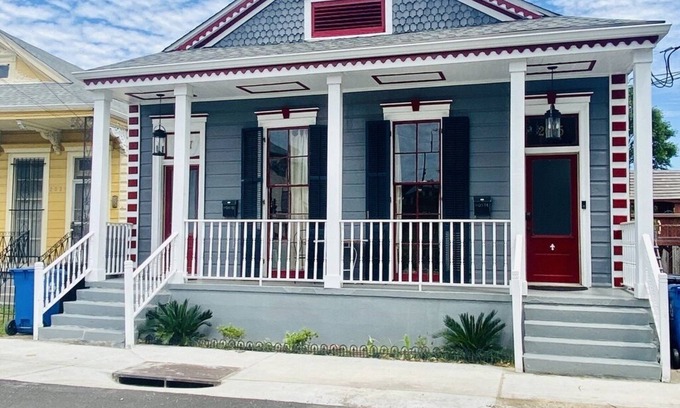 Faubourg Delassize House | Gorgeous Historic House Near St Charles Avenue