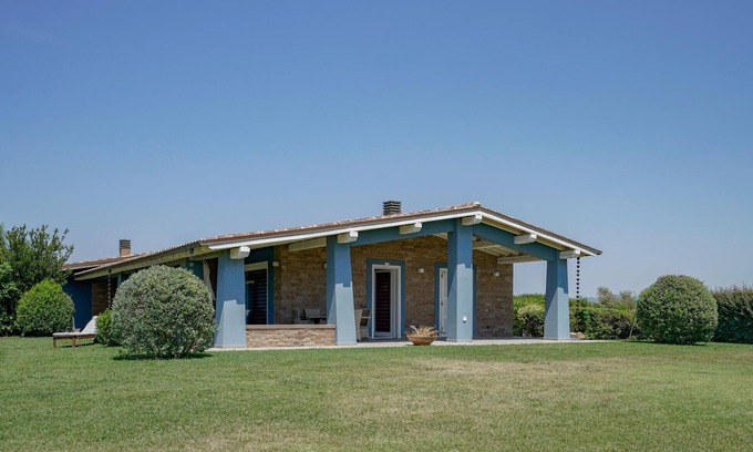 Pescia Romana House | Gorgeous home in Montalto di Castro