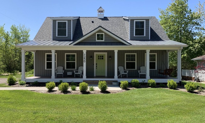 Miami Park House | Gorgeous Home 2 Blocks from Lake Michigan-Private Beach Access via Tram/Stairs
