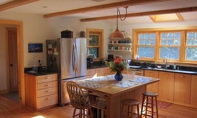 Aquinnah House | Gorgeous Home in Aquinnah, Walk to the Beach, AIR CONDITIONING