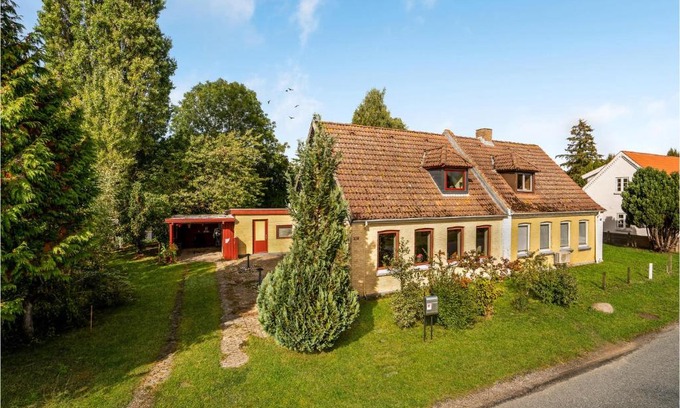 Bandholm House | Gorgeous Home In Bandholm With Kitchen