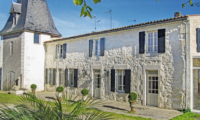 Beurlay House | Gorgeous home in Beurlay