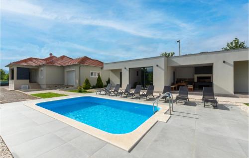 Dicmo House | Gorgeous Home In Dicmo With Sauna