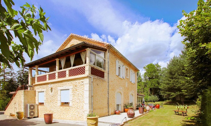 Eyguians House | Gorgeous home in Eyguians with WiFi