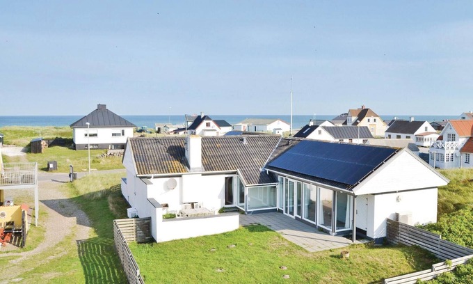 Lild Strand House | Gorgeous home in Frøstrup with WiFi