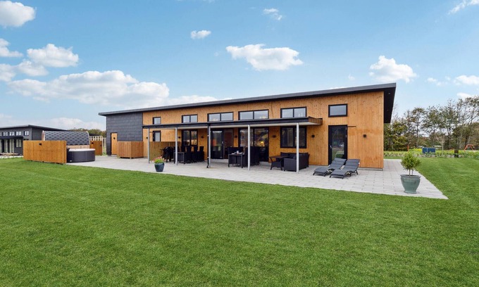 Hadsund House | Gorgeous home in Hadsund with sauna