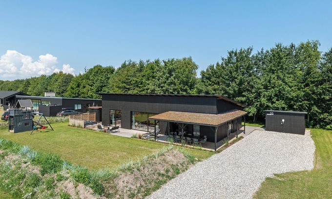 Nørre Hurup House | Gorgeous home in Hadsund with kitchen